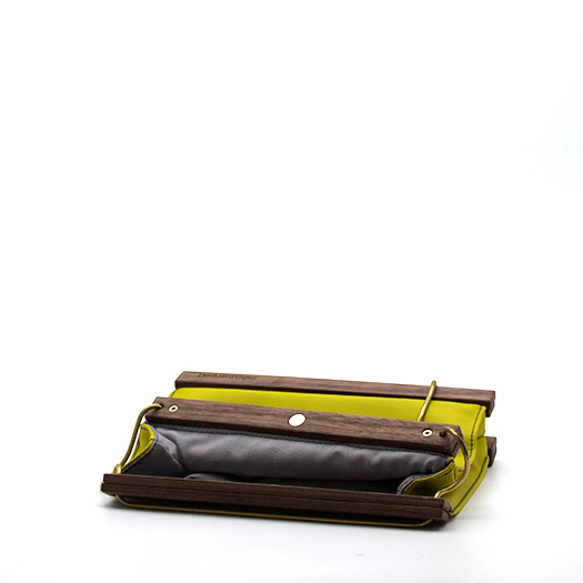 Clutch Ausgeh-Tasche gelb mit Holz Nussbaum Recycling Unikat Beryllium 0036_4